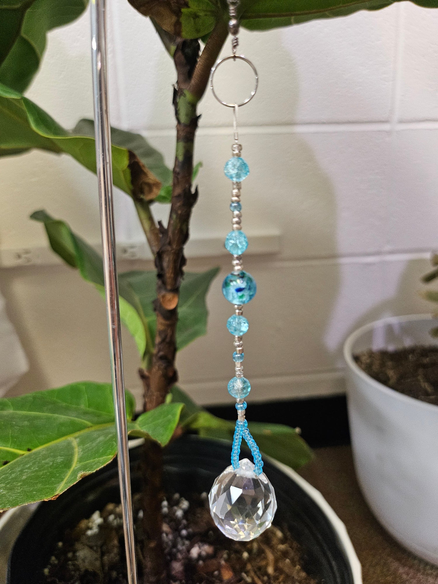 Add a touch of handcrafted magic to your plant collection with this Handmade Beaded Metal Houseplant Stake. Whether adorning a sunny windowsill, enhancing your indoor jungle, or sprucing up a patio garden, this stake offers a charming way to celebrate nature&