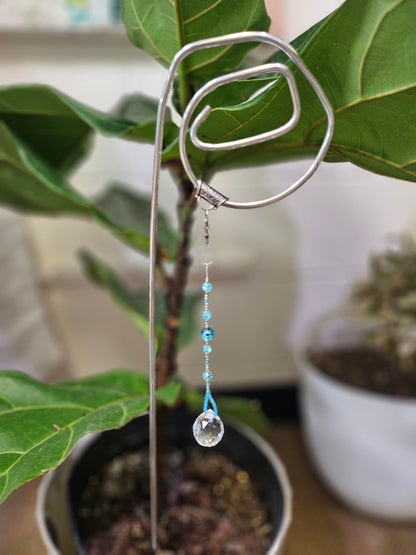 Add a touch of handcrafted magic to your plant collection with this Handmade Beaded Metal Houseplant Stake. Whether adorning a sunny windowsill, enhancing your indoor jungle, or sprucing up a patio garden, this stake offers a charming way to celebrate nature&