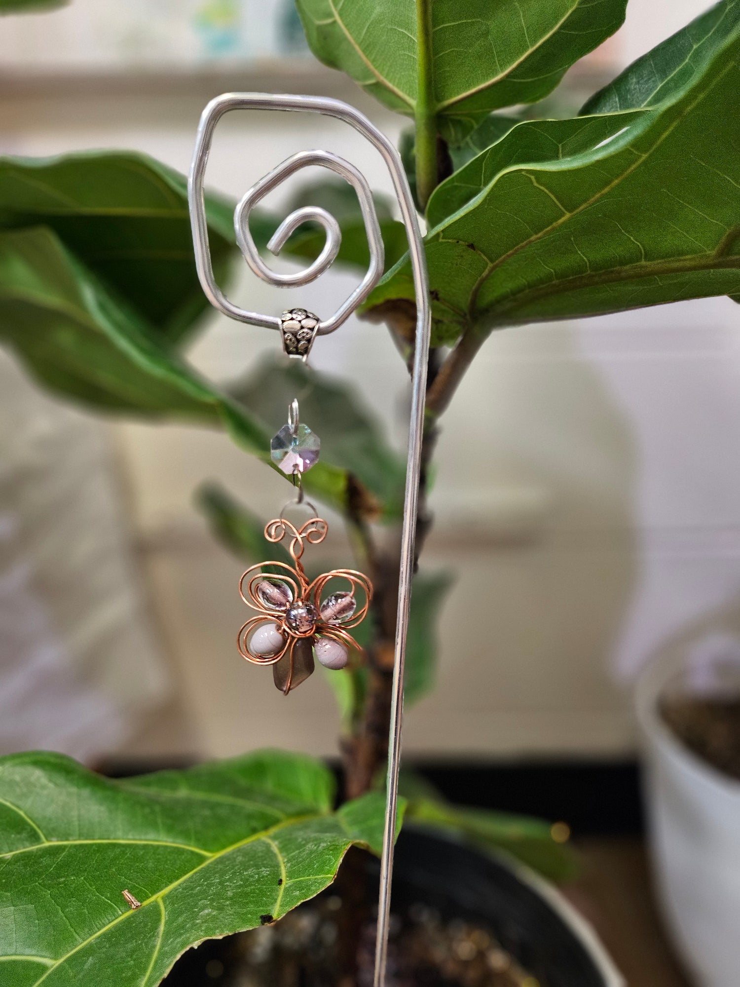 Add a touch of handcrafted magic to your plant collection with this Handmade Beaded Metal Houseplant Stake. Whether adorning a sunny windowsill, enhancing your indoor jungle, or sprucing up a patio garden, this stake offers a charming way to celebrate nature&